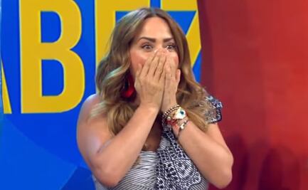 Raúl Araiza sorprende a Andrea Legarreta con beso en la boca