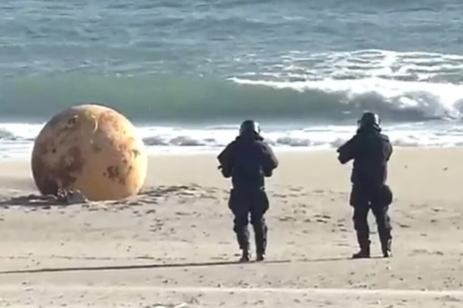 Fin del misterio: revelan qué era la bola gigante hallada en playa de Japón