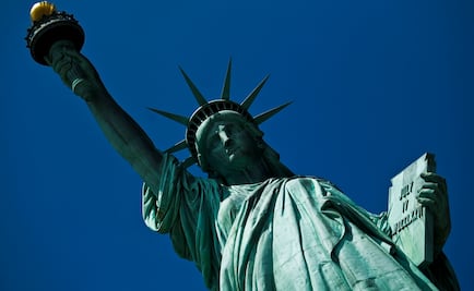 Jefe migratorio de EU "acomoda" poema a políticas de Trump