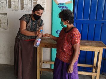 Oaxaca enfrenta al menos 13 brotes comunitarios de Covid-19 en 6 regiones: Servicios de Salud