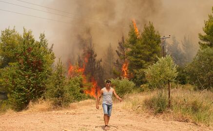 Turquía evacúa a casi 4 mil personas por incendios en 5 provincias