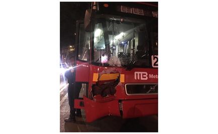 Mujer muere atropellada por Metrobús en la Benito Juárez