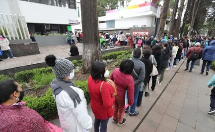 Rezagados se desbordan por vacuna contra Covid-19 en Toluca y Metepec