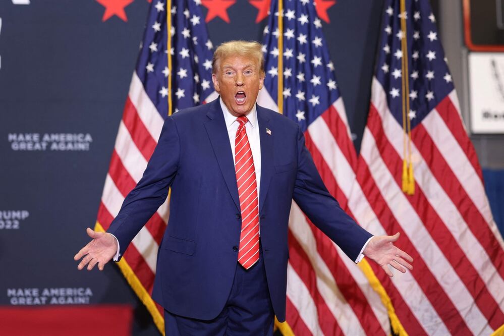 El precandidato presidencial republicano, el expresidente Donald Trump, llega a una mitin en la escuela secundaria Clinton el 6 de enero de 2024 en Clinton, Iowa. Foto: AFP