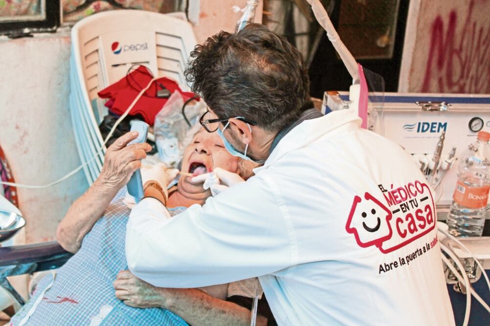 Víctimas. Los visitadores agredidos son médicos y pasantes contratados por la Secretaría de Salud de la Ciudad de México (ARCHIVO EL UNIVERSAL)