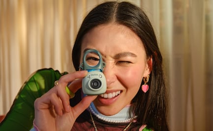 Instax Pal, la cámara que tiene el tamaño de una pelota de beisbol