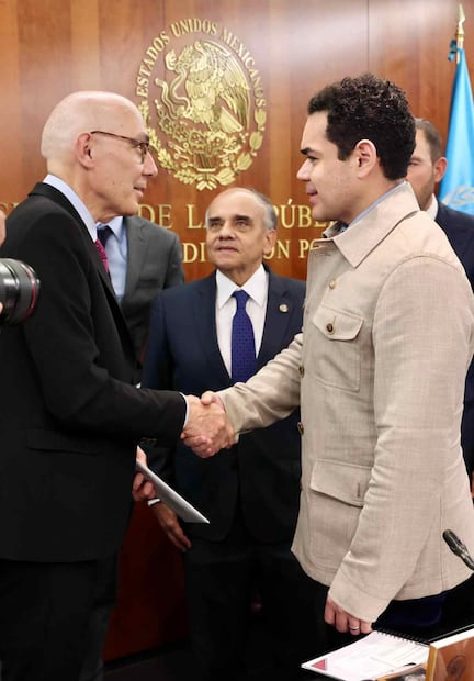 El alto comisionado de las Naciones Unidas para los Derechos Humanos, Volker Türk, y el senador Pablo Angulo Briceño. Foto: X @PabloAnguloB