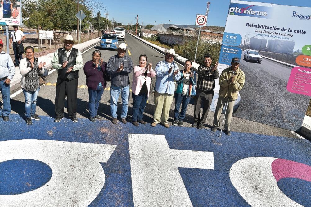 La pavimentación de calle Luis Donaldo Colosio, acceso principal a la comunidad Laguna Larga, beneficia directamente 4 mil personas