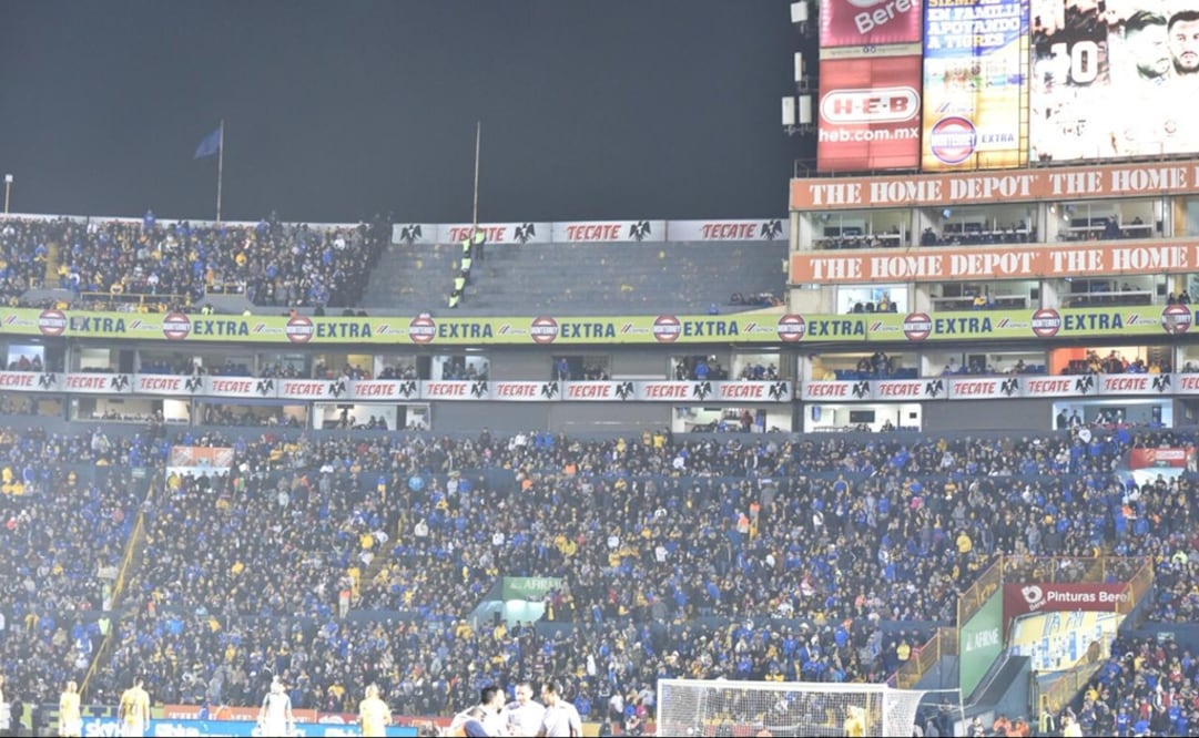 La zona visitante del estadio de los Tigres se encuentra vacía. FOTO/Luis D. Gámez