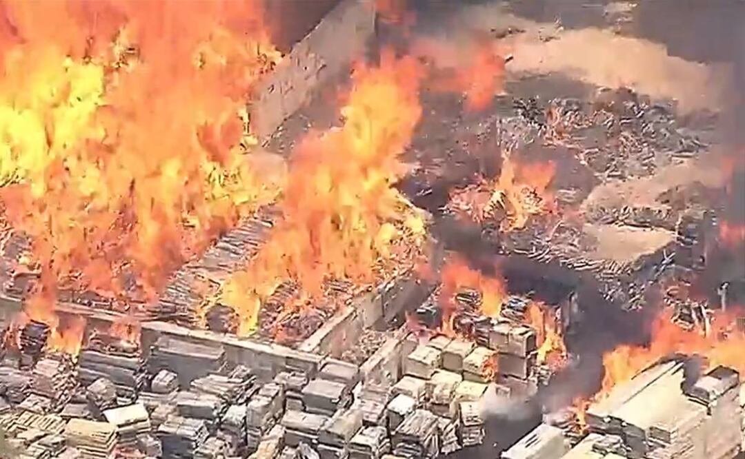 Incendio de almacén en Kansas. Foto. Captura de pantalla