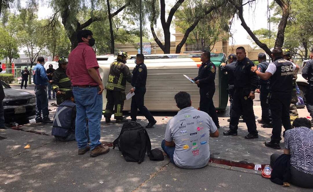 El siniestro se registró cerca de las 14:00 horas en la vía Aquiles Serdán, casi frente al Tow Center de El Rosario. Foto: Rebeca Jiménez / EL UNIVERSAL 