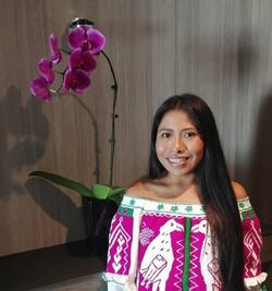 Yalitza Aparicio tiene el mejor vestido para las mujeres bajitas