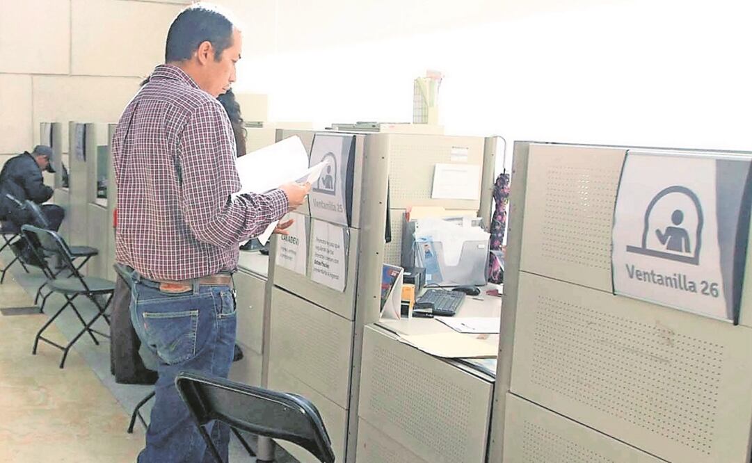 Obstáculo. IE Business School resaltó que la burocracia y los trámites son los principales problemas para los emprendedores en México. (Archivo. EL UNIVERSAL)