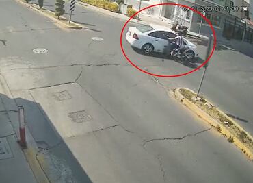 VIDEO: ¿Quién tuvo la culpa? Captan impactante choque entre moto y auto en Las Américas, Ecatepec