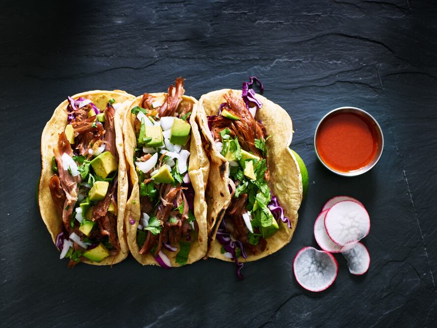 Los mexicanos encuestados dijeron extrañar los tacos al pastor, el guacamole y hasta su almohada. (Foto: Istock)