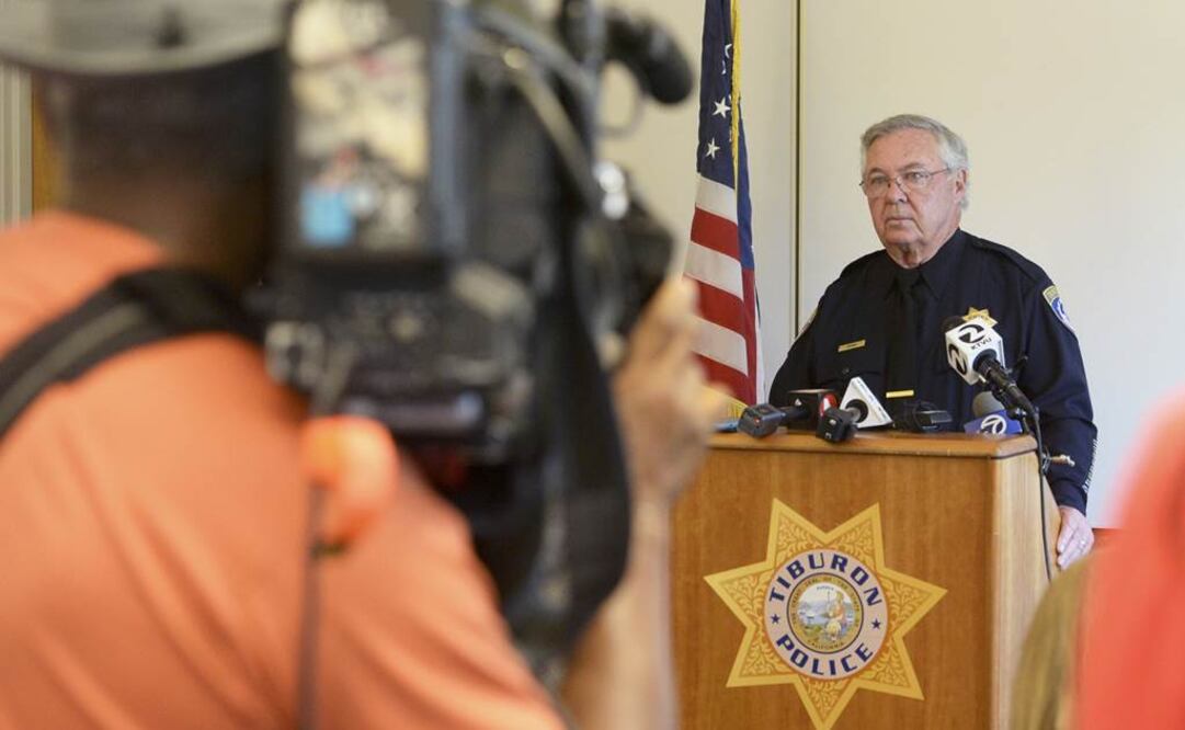 El jefe de policía de Tiburón, Mike Cronin, responde preguntas durante una conferencia de prensa sobre Javier Burillo Az, acusado de homicidio, en la estación de policía en Tiburón, California. Foto: AP
