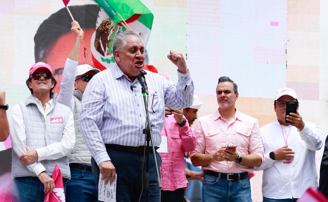 A un costado del Monumento a la Revolución, se realizó un mitin que fue encabezado por Guadalupe Acosta Naranjo, presidente de Somos México, con motivo del registro como partido político nacional. Foto: Diego Simón Sánchez/ EL UNIVERSAL