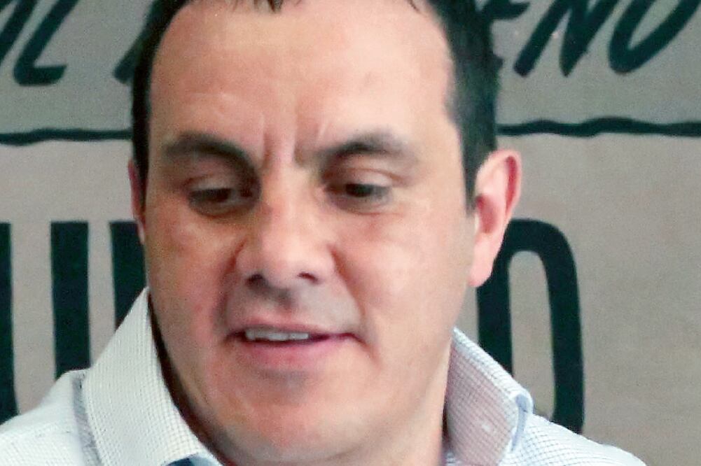 Hace "cuauhtemiña" y huye de evento de mujeres