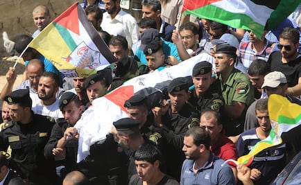 Cientos de palestinos entierran al padre del bebé quemado