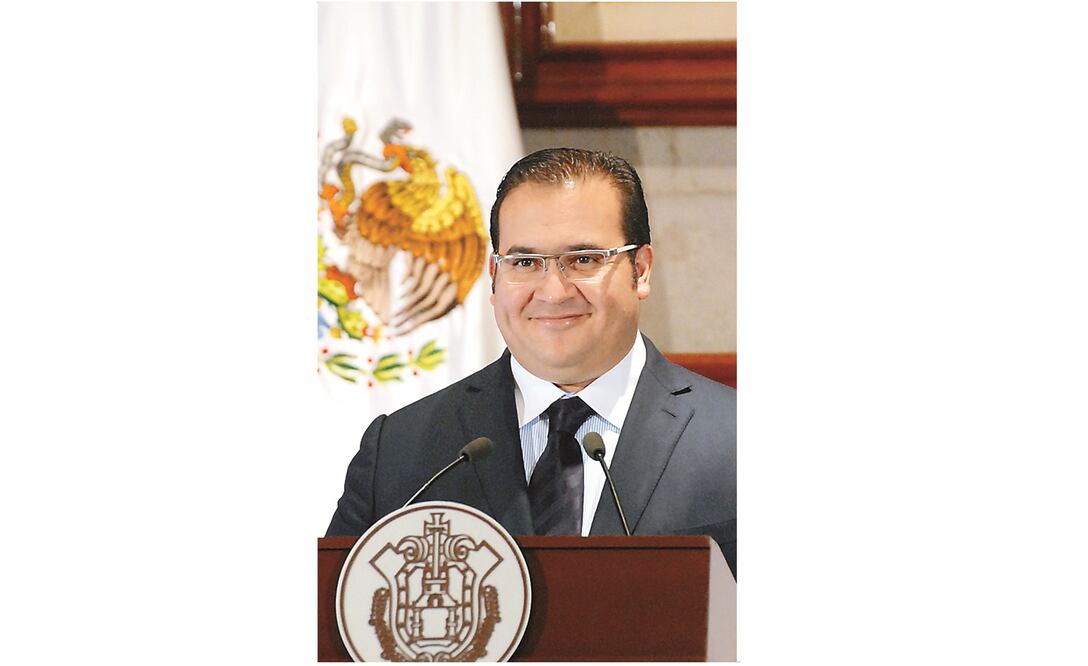 Balconean a Yunes y a Duarte