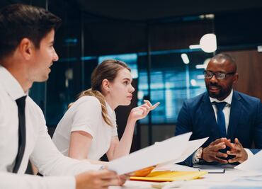 Mercado laboral debe sujetarse a políticas de competencia y bajar brecha de género: Cofece