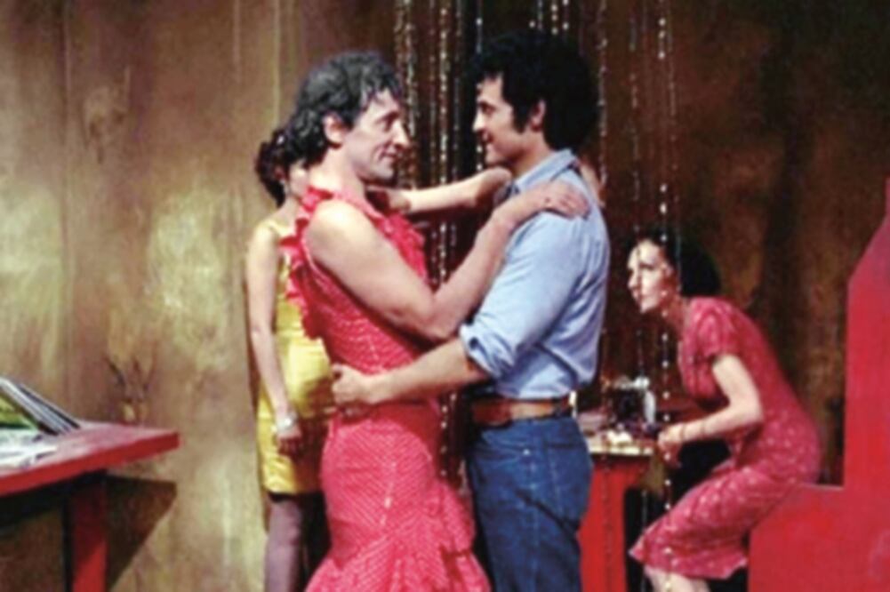 Protagonizada por Gonzalo Vega y Roberto Cobo, "El lugar sin límites" presentó un beso gay. (ARCHIVO EL UNIVERSAL)