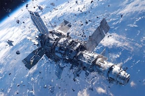 UNAM advierte crisis por basura espacial; la mitad de los satélites en órbita ya son desechos