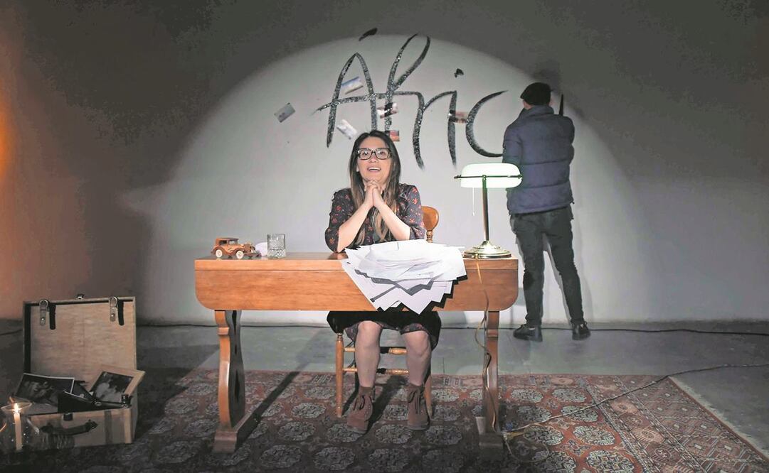 Escena de la obra África. Cartas sobre el origen. Foto: Cortesía Cenart.