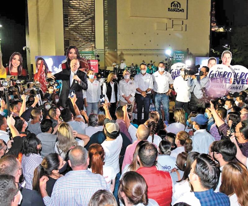 En el primer debate entre los candidatos a la gubernatura de Sonora, Ernesto Gándara garantizó óptimas oportunidades de desarrollo, así como trabajar para tener los mejores sistemas de salud y educación del país. Foto: ESPECIAL