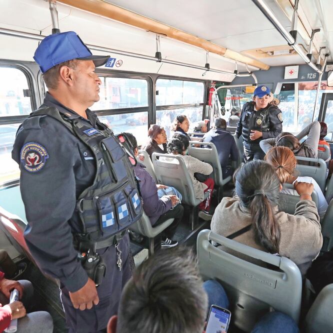 Tras implementar Transporte Seguro, se colocarán cámaras de videovigilancia en las unidades de transporte público. ARIEL OJEDA. EL UNIVERSAL