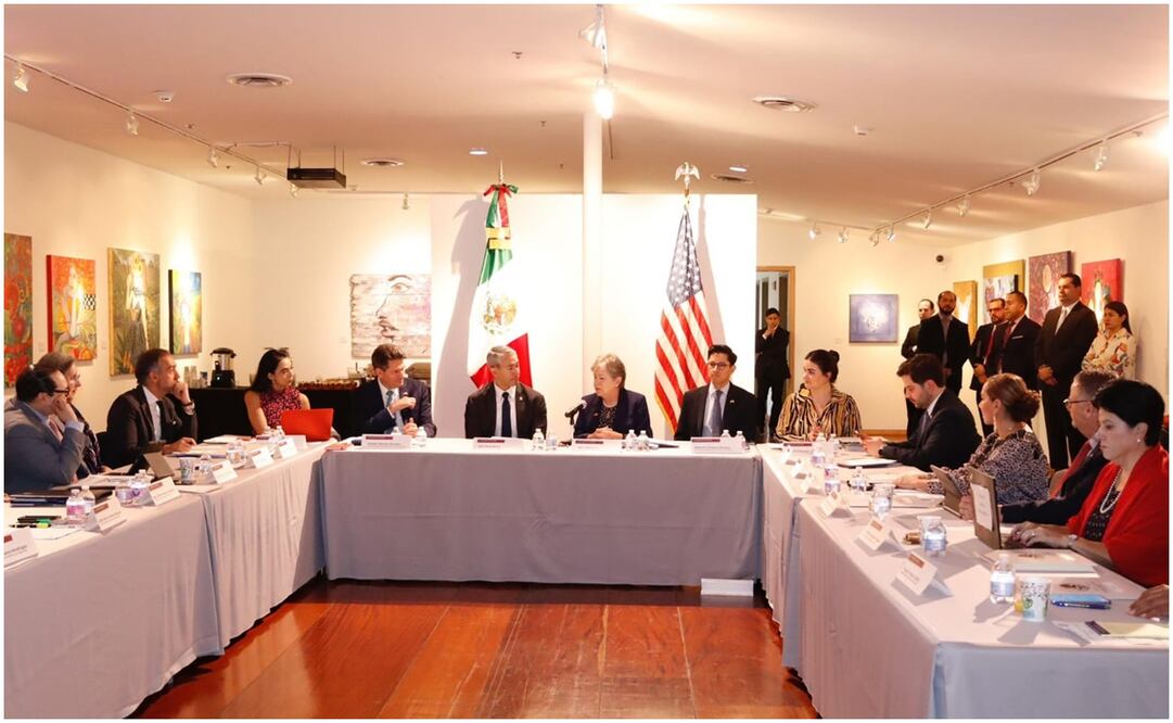 Alicia Bárcena con Ron Nirenberg y otros diplomáticos en Texas. Foto: Especial