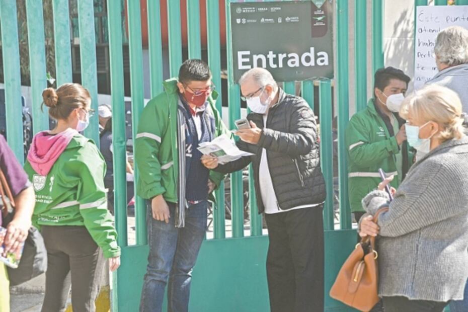 "Venía con la esperanza de vacunarme, pero se acabó"