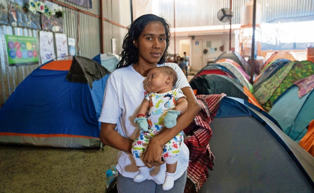 Julia y su familia duermen en el albergue Movimiento Juventud 2000, en Tijuana, Baja California. Foto: Aimée Melo / EL UNIVERSAL