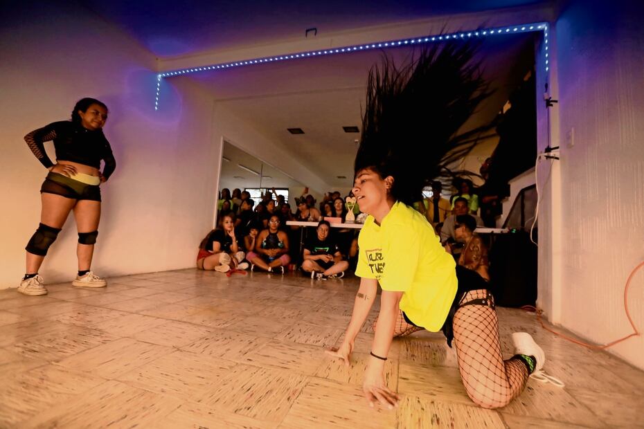 A través de la expresión corporal y movimientos sensuales las bailarinas hacen catarsis. Foto: Diego Prado