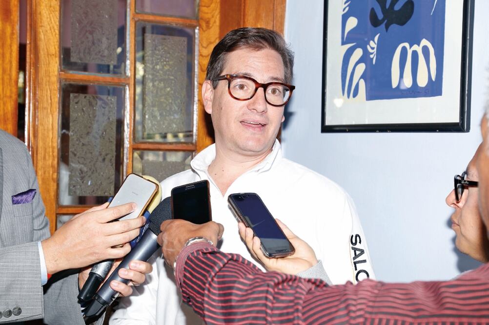 Barrales y Chertorivski prometen a Mancera unidad