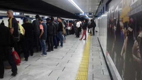 Crónica. Otro "güey" en las vías del Metro