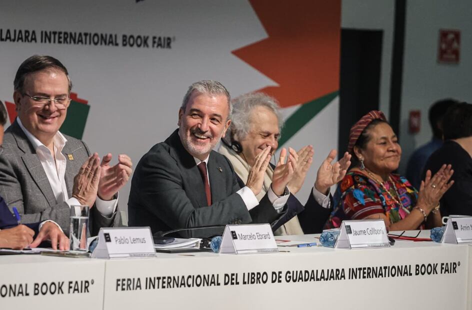 Alcalde de Bacelona, Jaume Collboni, en la FIL Guadalajara 2025.
Foto: Gabriel Pano