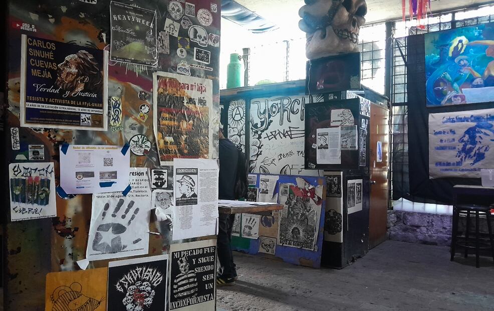 Sin butacas, con humedad y en un avanzado estado de deterioro se encuentra el auditorio llamado Che Guevara que se ubica a un costado de la Facultad de Filosofía y Letras en Ciudad Universitaria, el miércoles 19 de noviembre de 2025. Foto: Carlos Mejía/EL UNIVERSAL