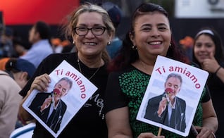 Andrea Bocelli reúne en el Zócalo historias marcadas por la nostalgia; así se vive la espera del espectáculo 