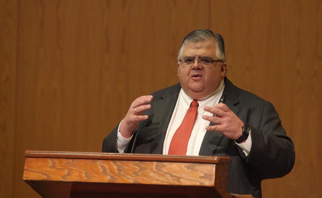 Coberturas han quitado volatilidad al tipo de cambio: Carstens