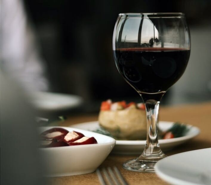 Los beneficios del vino tinto según los expertos