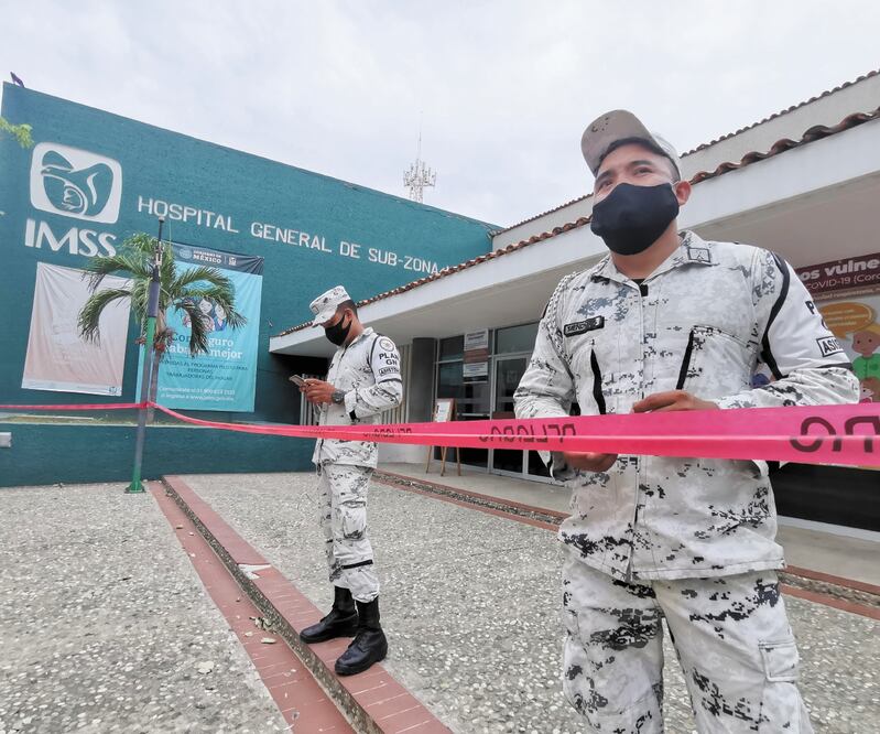 La infraestructura de la Jurisdicción Sanitaria de la Costa fue la más afectada, pues resultaron con daños ocho hospitales a lo largo del litoral oaxaqueño. Foto: EDWIN HERNÁNDEZ. EL UNIVERSAL