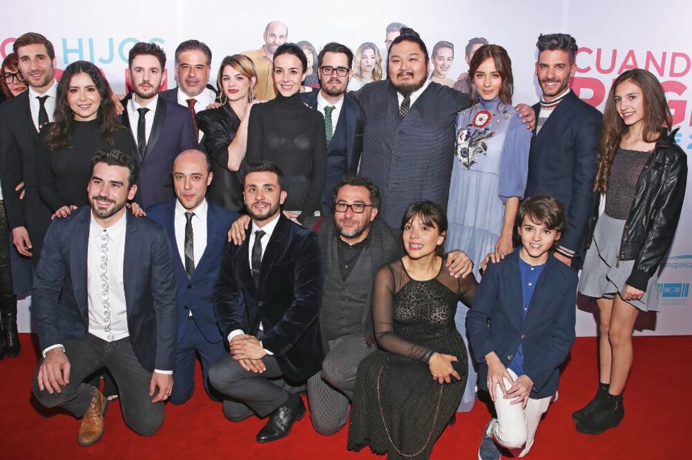 El elenco Cuando los hijos regresan se dio cita la noche del lunes. (AGUSTÍN SALINAS. EL UNIVERSAL)