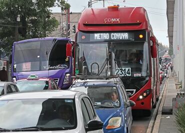 Padecen caos vial en avenida Tláhuac; Semovi busca minimizar afectación