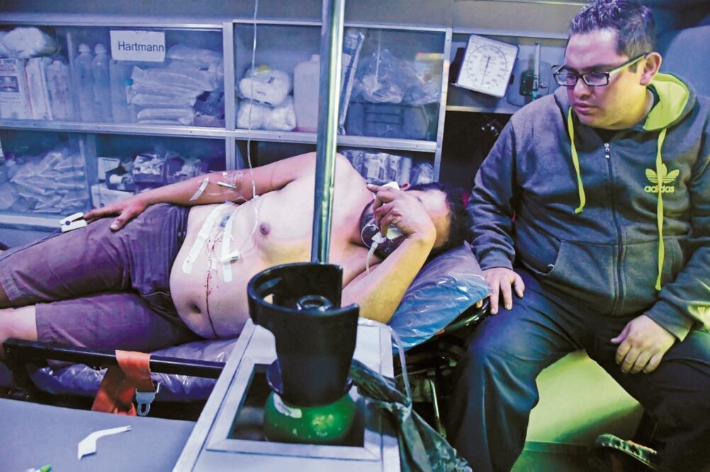 La riña entre dos comerciantes en las inmediaciones de la Facultad de Filosofía y Letras de la UNAM dejó como saldo un herido de bala y un detenido.