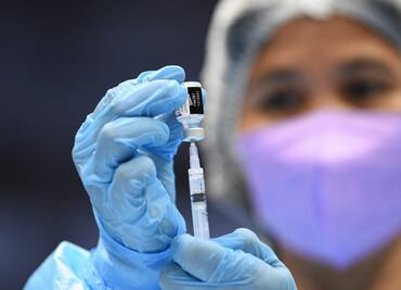 Esperar de 6 a 7 semanas para recibir la segunda dosis de la vacuna, aumenta su efectividad: estudio