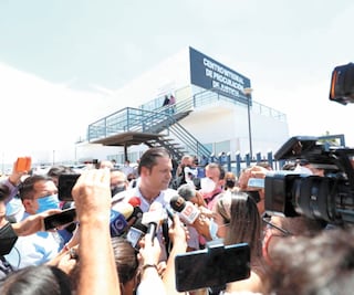 Zamora Gastélum denuncia a páginas por difamación