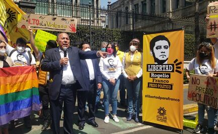 PRD acusa que el gobierno federal busca "descarrilar" a sus opositores