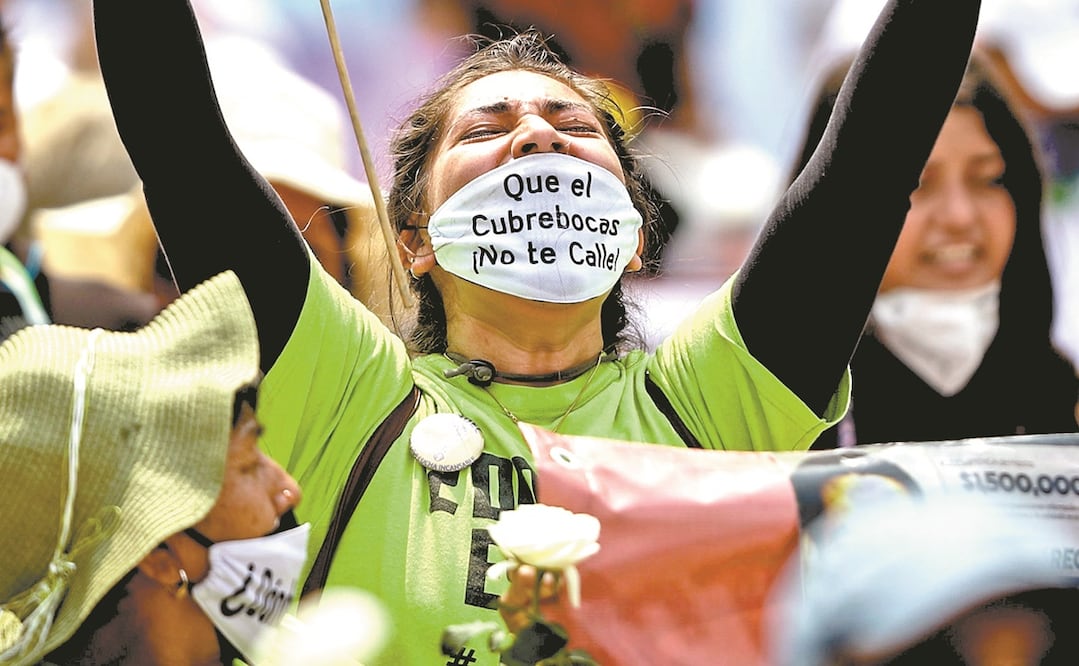 Contingentes de familiares de personas desaparecidas marcharon sobre Reforma, del Monumento a la Madre hacia el Ángel de la Independencia, para exigir al gobierno resultados en la búsqueda de sus seres queridos. Foto: DIEGO SIMÓN SÁNCHEZ. EL UNIVERSAL