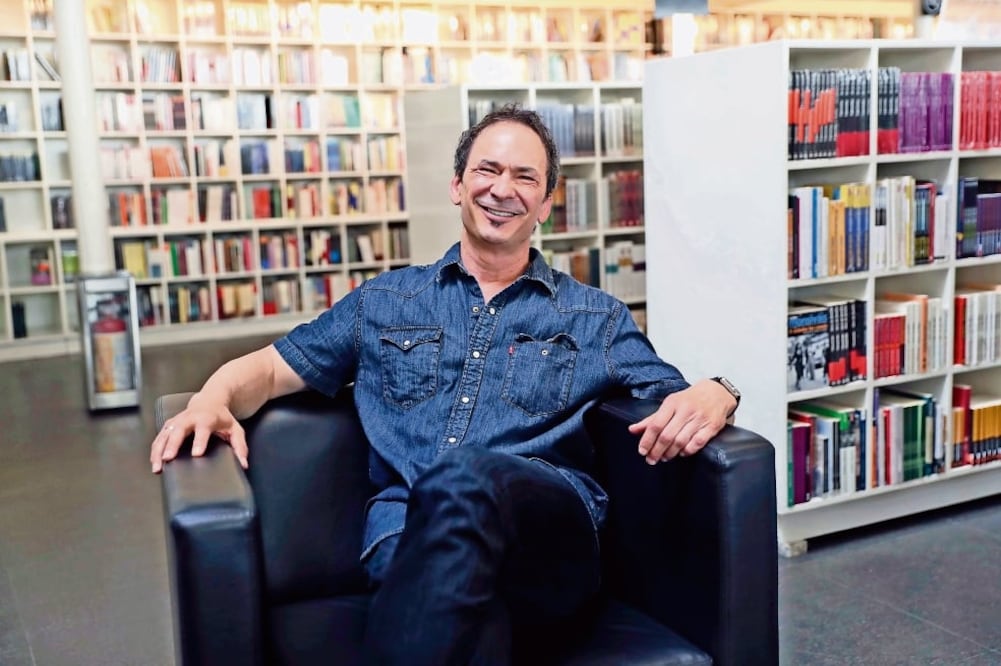 El escritor estadounidense cuenta la historia de una pareja que se somete a la experiencia de perderse en el desierto para reencontrarse cada uno (IVÁN STEPHENS. EL UNIVERSAL)